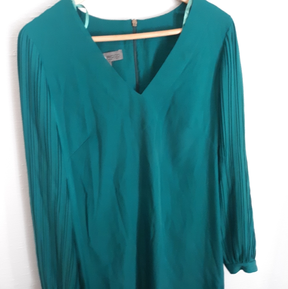 Beautifull green drees shirt